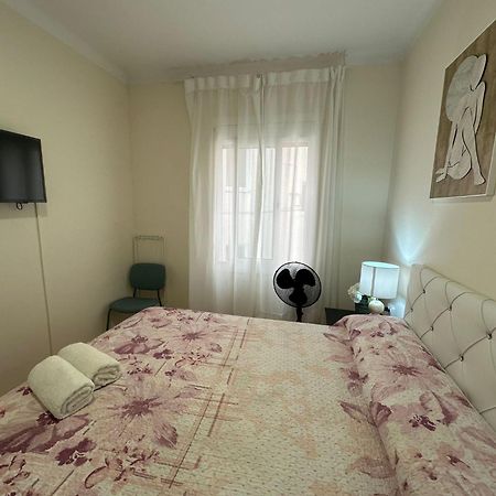 Rooms Nueva Valencia Барселона Екстер'єр фото