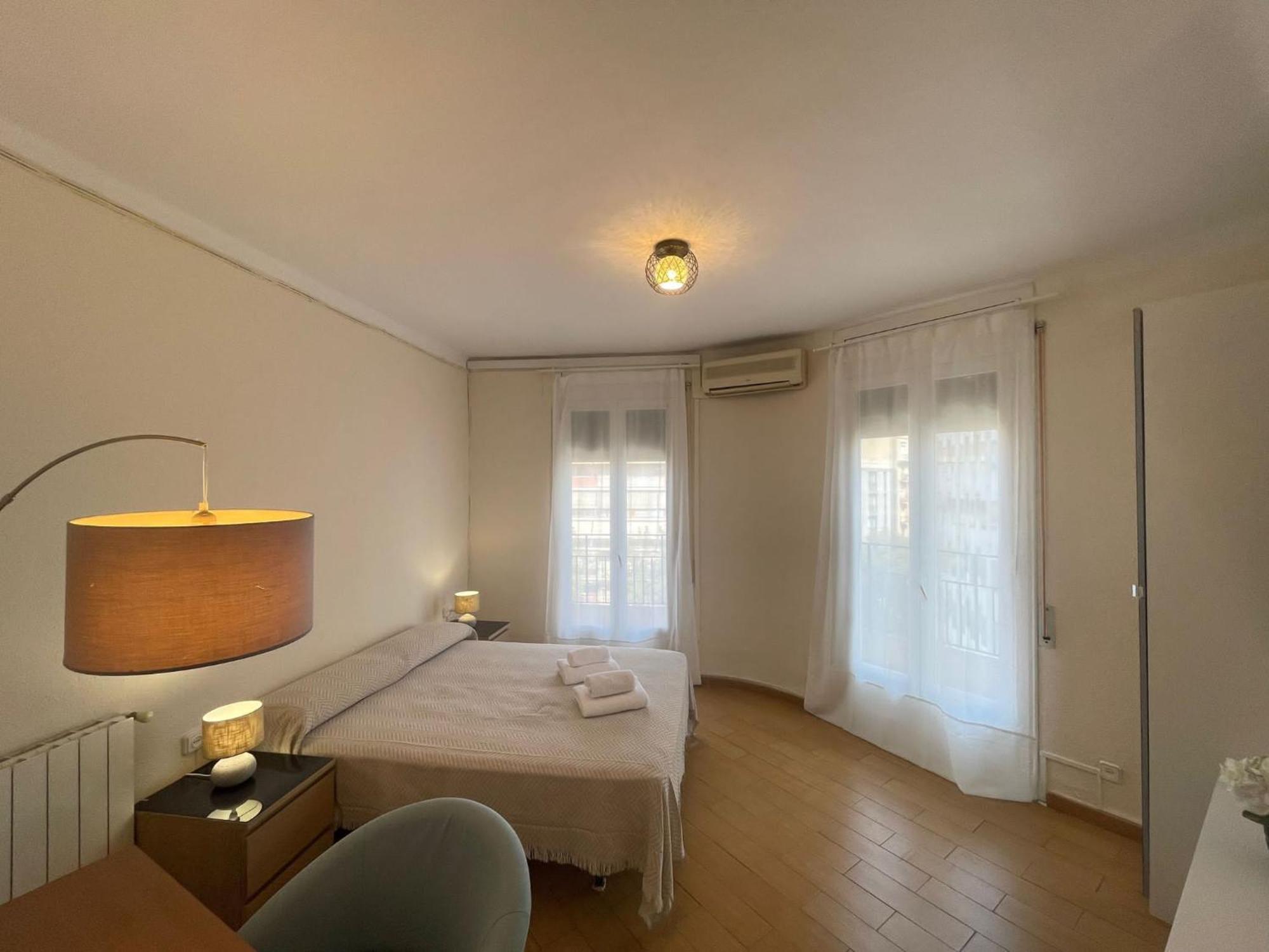 Rooms Nueva Valencia Барселона Екстер'єр фото