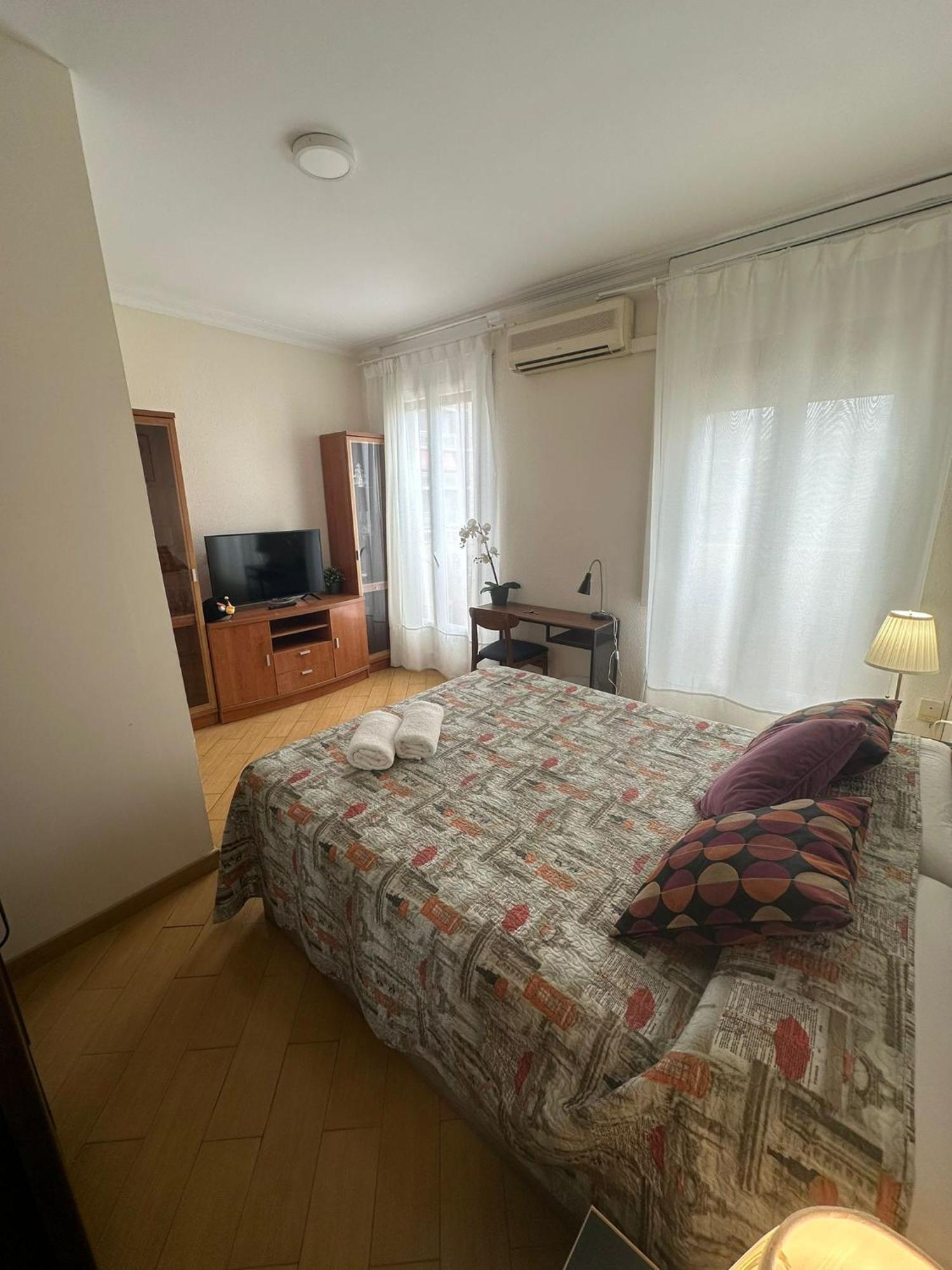 Rooms Nueva Valencia Барселона Екстер'єр фото